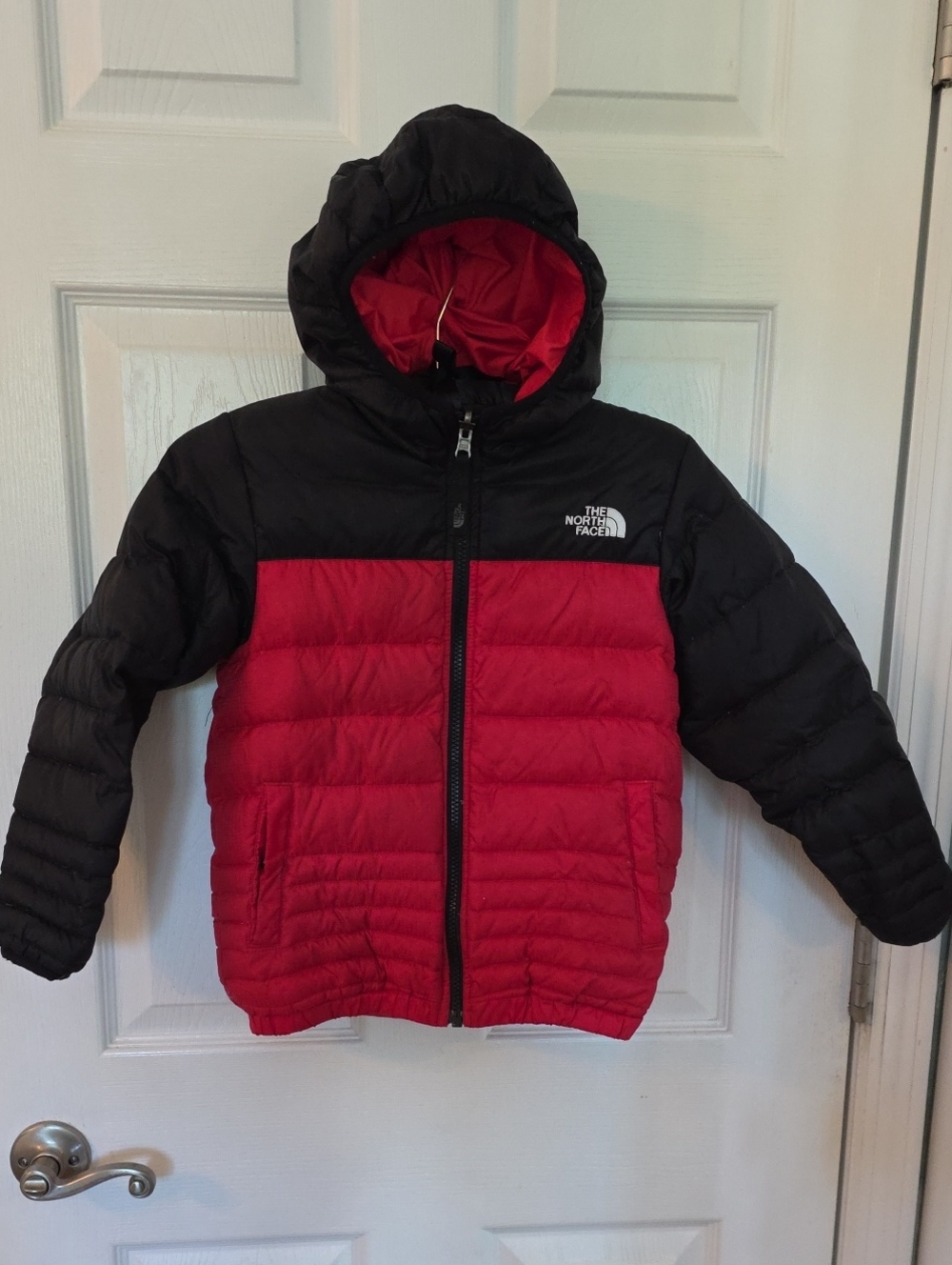 The North Face Boys Reversible Down Puffer Jacket Size XS (6) Red Black Hooded